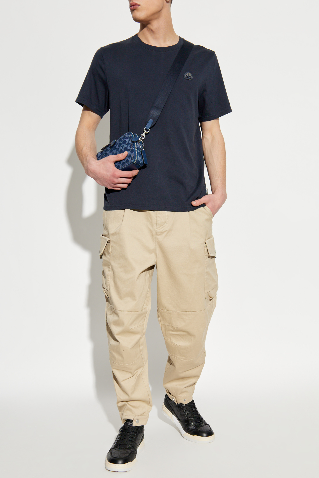 Tシャツ・カットソー MOOSE KNUCKLES Men T-shirt Navy M15MT770 833 Navy blue T-shirt Crescent Moose Knuckles - Vitkac AS